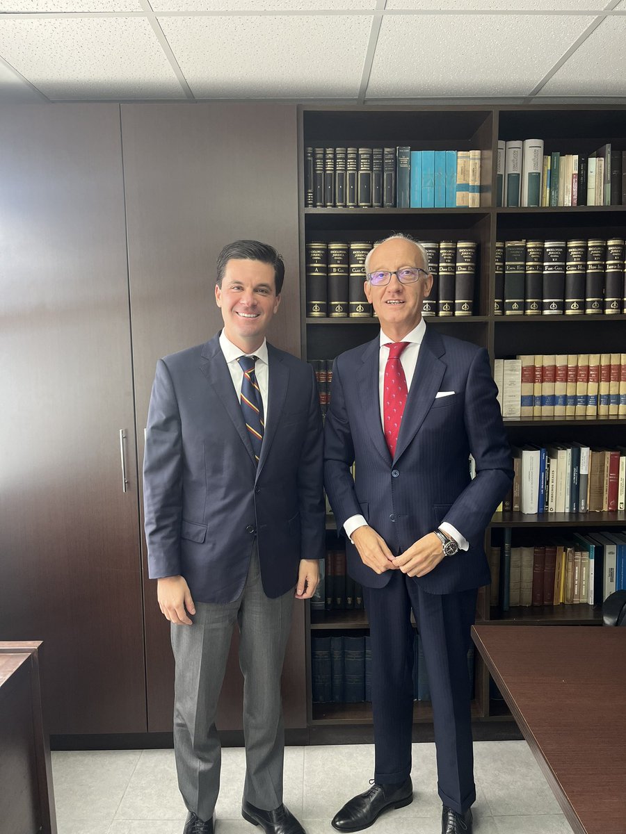 InstitutoIEPP's tweet photo. Reunión de intercambio político con @JBedoyaDenegri @ppc_peru https://t.co/ub3aoLzOvu