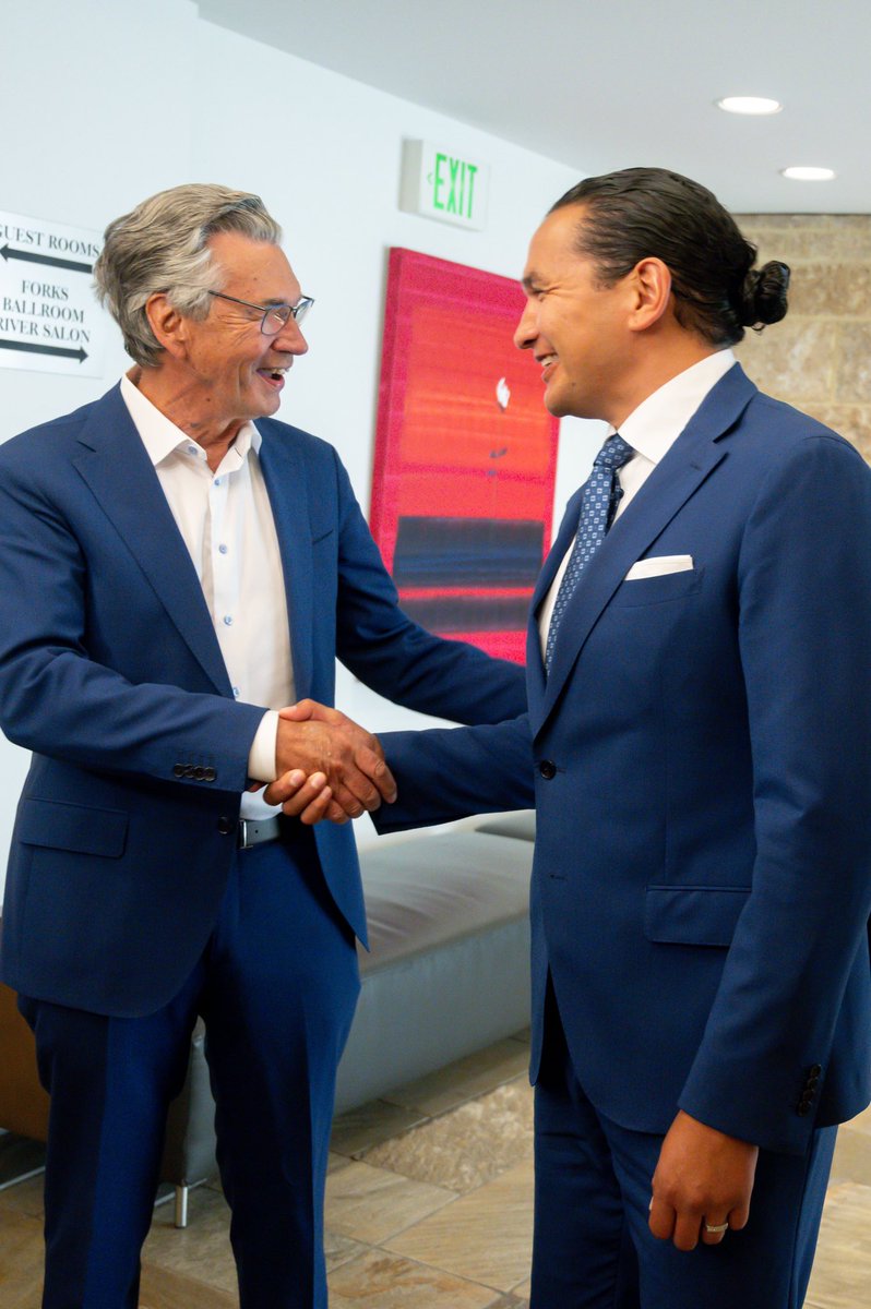 Gary Doer has been an inspiration to me since the beginning of my political career.

He showed that you can balance the budget while also strengthening our health care.

I’m grateful he has accepted the offer to lend his great expertise on Manitoba-US trade.