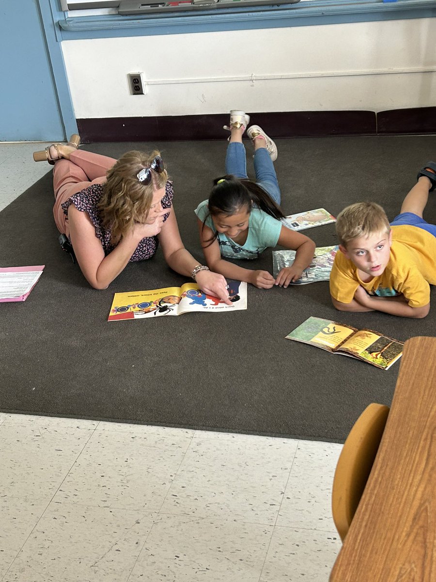RQSElementaryED's tweet photo. Amazing school progress plan, scorecard meeting and teaching &amp; learning @RQSBlueRidge Elementary!👏🏽 Bluejays are flying high with a principal who also teaches &amp; ensures all students are learning! Thanks, BR staff!!😎 #schoolprogress @RQSCAO @DrPenK @tylercbritt @RaytownSchools https://t.co/JeBeuShPvC