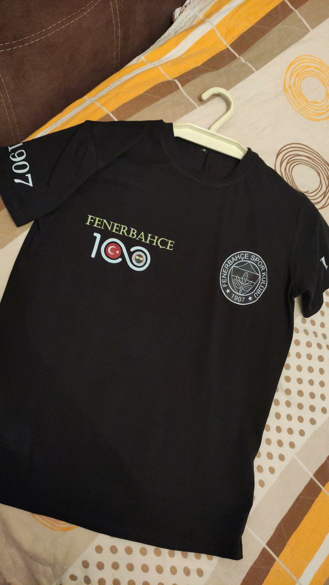 çabuk tişörtümün güzelliğine bakın çabukkkk🫠💛💙