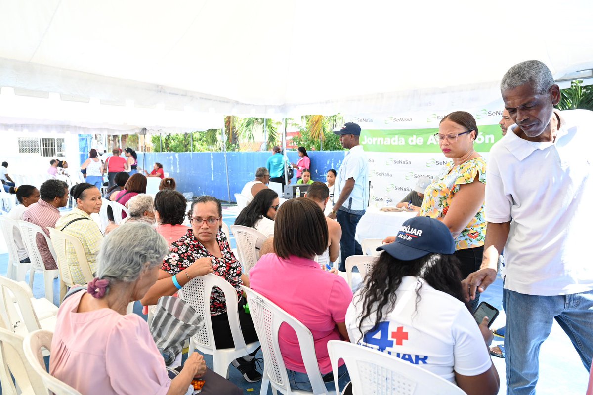 AlcaldiaSDO's tweet photo. El sector Iván Guzmán Klang se convirtió en el epicentro del programa “Alcaldía En Tu Barrio”, brindando a sus residentes la oportunidad de acceder a consultas generales, servicios médicos y odontológicos, afiliaciones a @ARSSeNaSaRD y una amplia gama de servicios adicionales. 🌟 https://t.co/b3pEuuwgOg