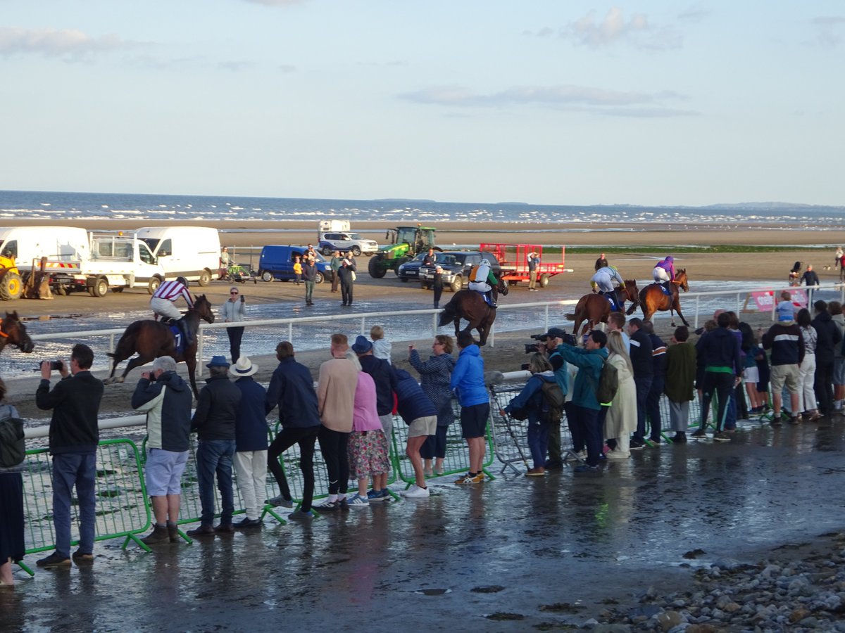 RobbosSpWorld's tweet image. At #Laytown Races this evening. Horse Racecourse No 22 different course visited in UK and Ireland, of which 6 are in Ireland.
#laytownraces