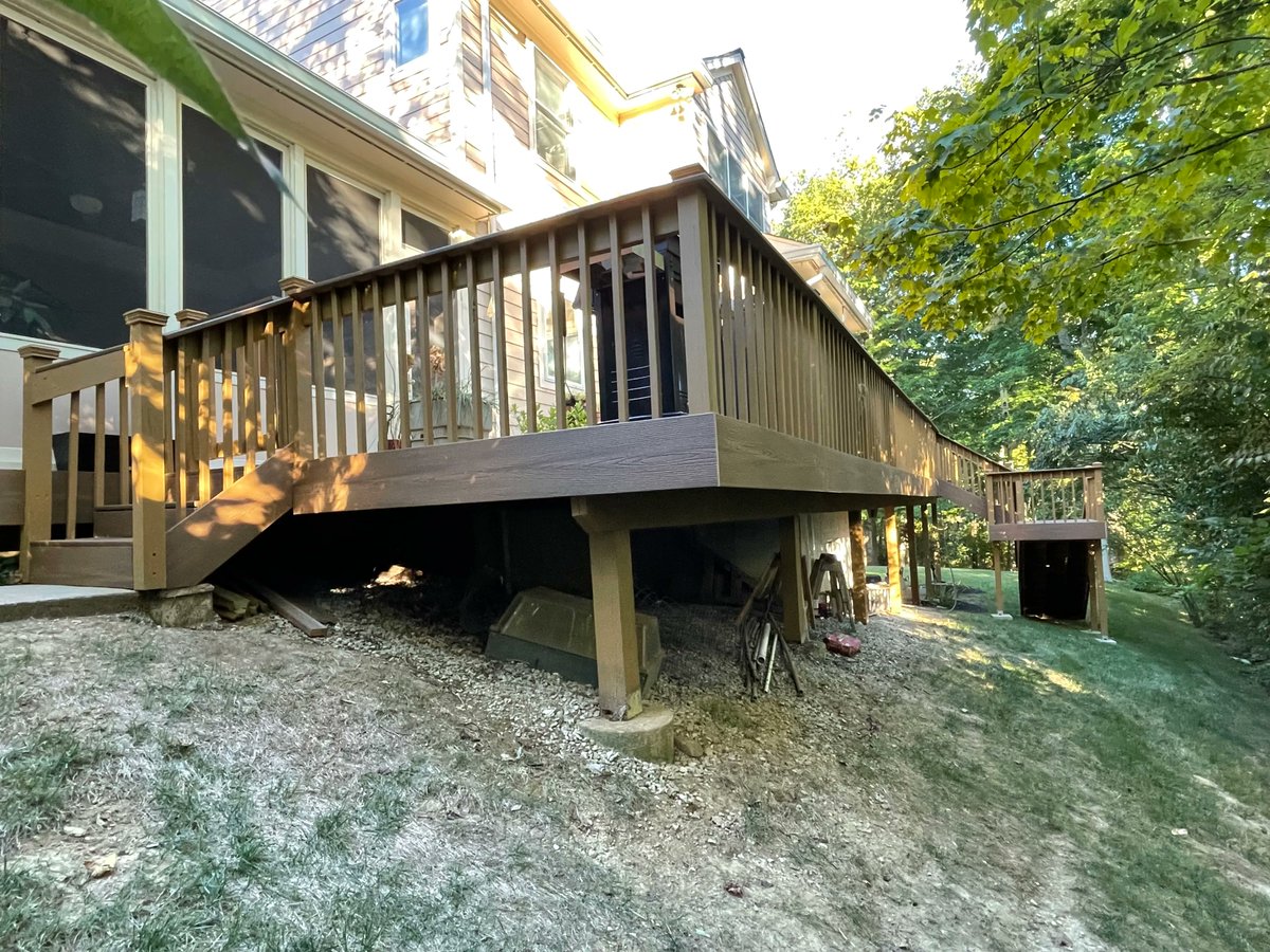 CincyHomeRepair's tweet photo. 𝐁𝐫𝐚𝐧𝐝 𝐧𝐞𝐰 𝐝𝐞𝐜𝐤 😍

Our ProMaster crew completed a beautiful new deck build in Cincinnati!

This customer will have a long-lasting deck for years to come thanks to new composite Tuscan Villa Fiberon Decking.

Hail a #HomeRepair Hero today: https://t.co/nBtTj5iiyW https://t.co/328jMbPhAF
