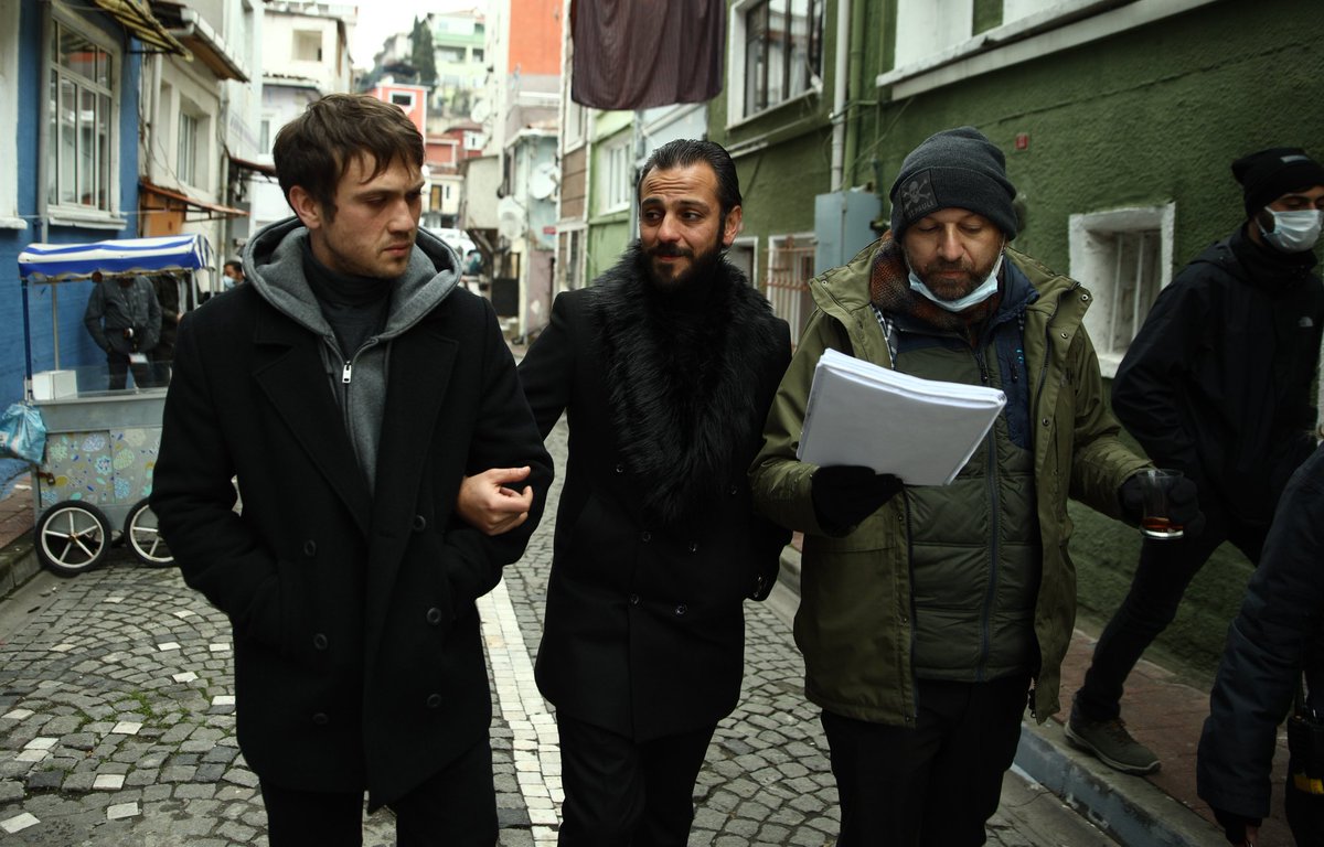 abouterkankk's tweet photo. #newshare
#erkankolçakköstendil on "çukur" set with Aras bulut and the director 🤍 https://t.co/Mbi895cR59