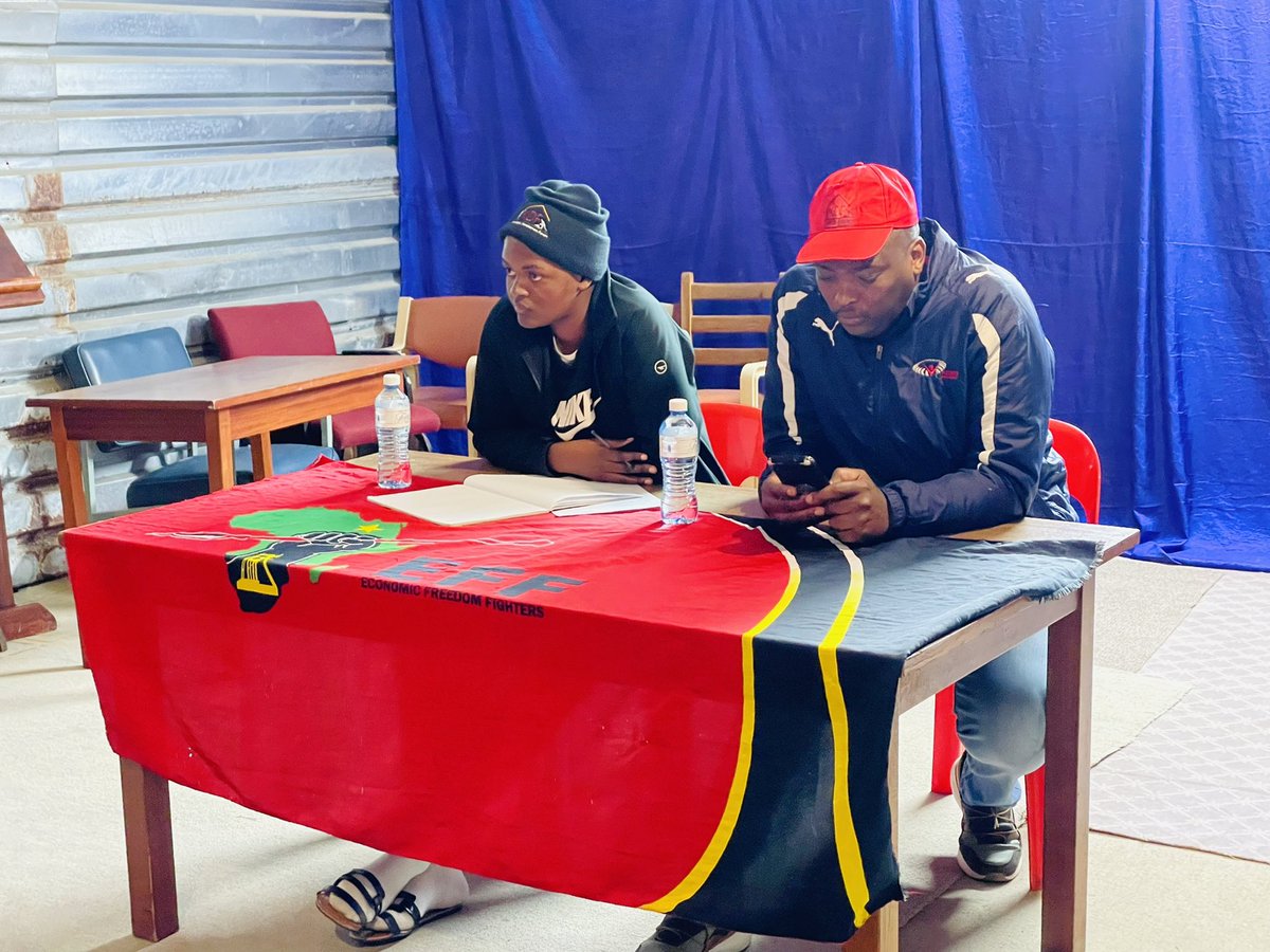 linda_mazwi's tweet photo. Ward 98  convener @mzongwa1 and coordinator Malibongwe Badi convened a BETF meeting @EFF_Cape_Metro @EFFWesternCape_ . #Ayihlome @EFFSouthAfrica https://t.co/mPWNWMHtGg