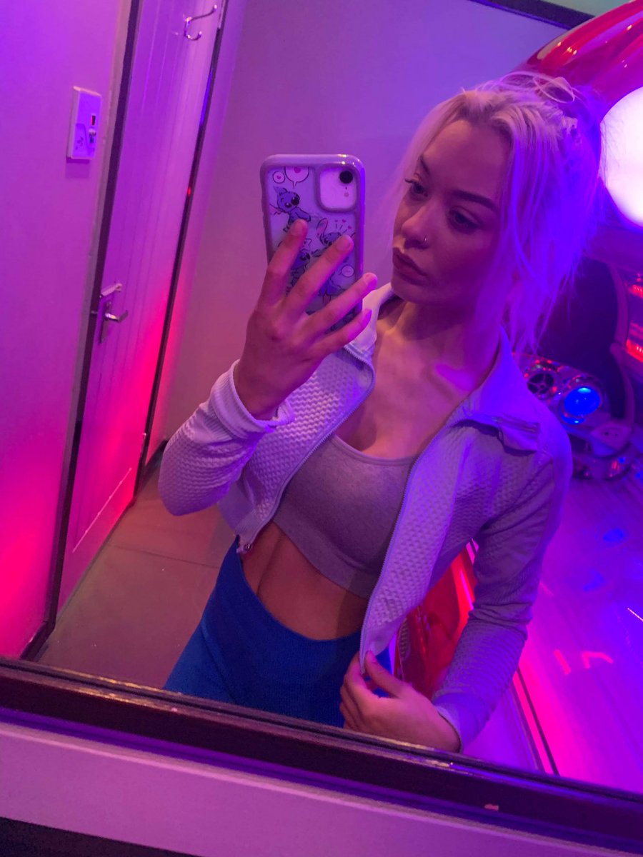emilyxcorey's tweet photo. How is every (f 19) only fans https://t.co/4V9uaOXpnA https://t.co/d4w2q2HIvk