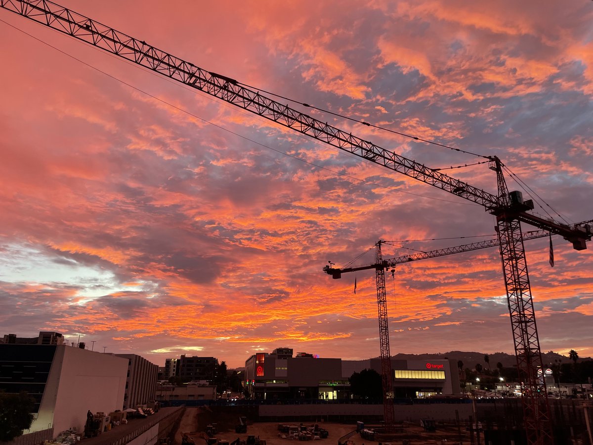 EamonHartnett's tweet photo. #la #sunset #hollywood #target #latesummer #nofilter https://t.co/9dHodV0SNi