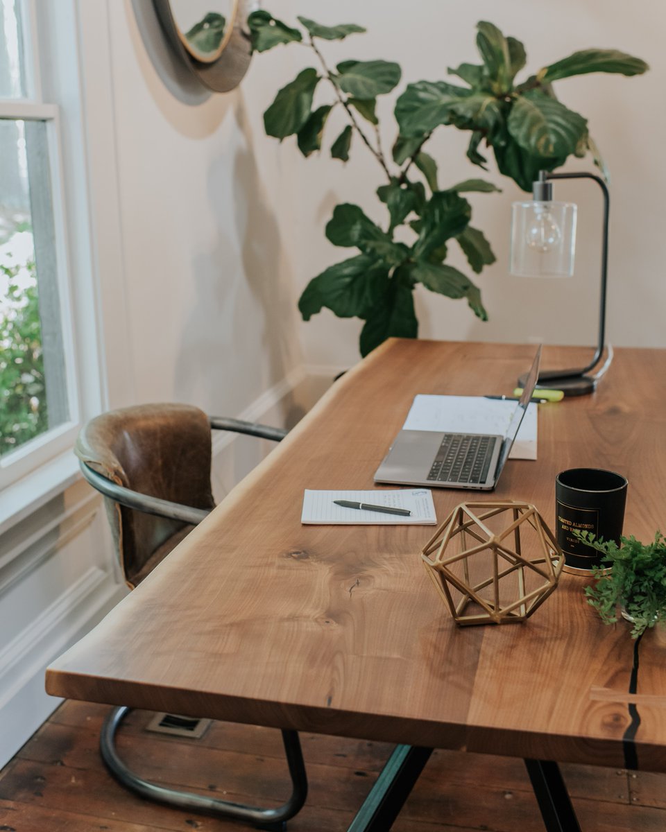 rustictrades's tweet photo. I don't know about you but this Austin Desk with a Live Edge Walnut Top would level up my productive mornings! https://t.co/mCFtHoWobx