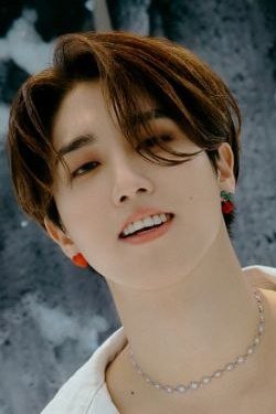 leilydutcom's tweet photo. تولد قشنگ ترین  خال روی لپ جهان از رگ گردن بهمون نزدیک 
تره 🥺🥺😭🤪
#han #happybirthdayhan #han_jisung https://t.co/O8BJx0FlhA