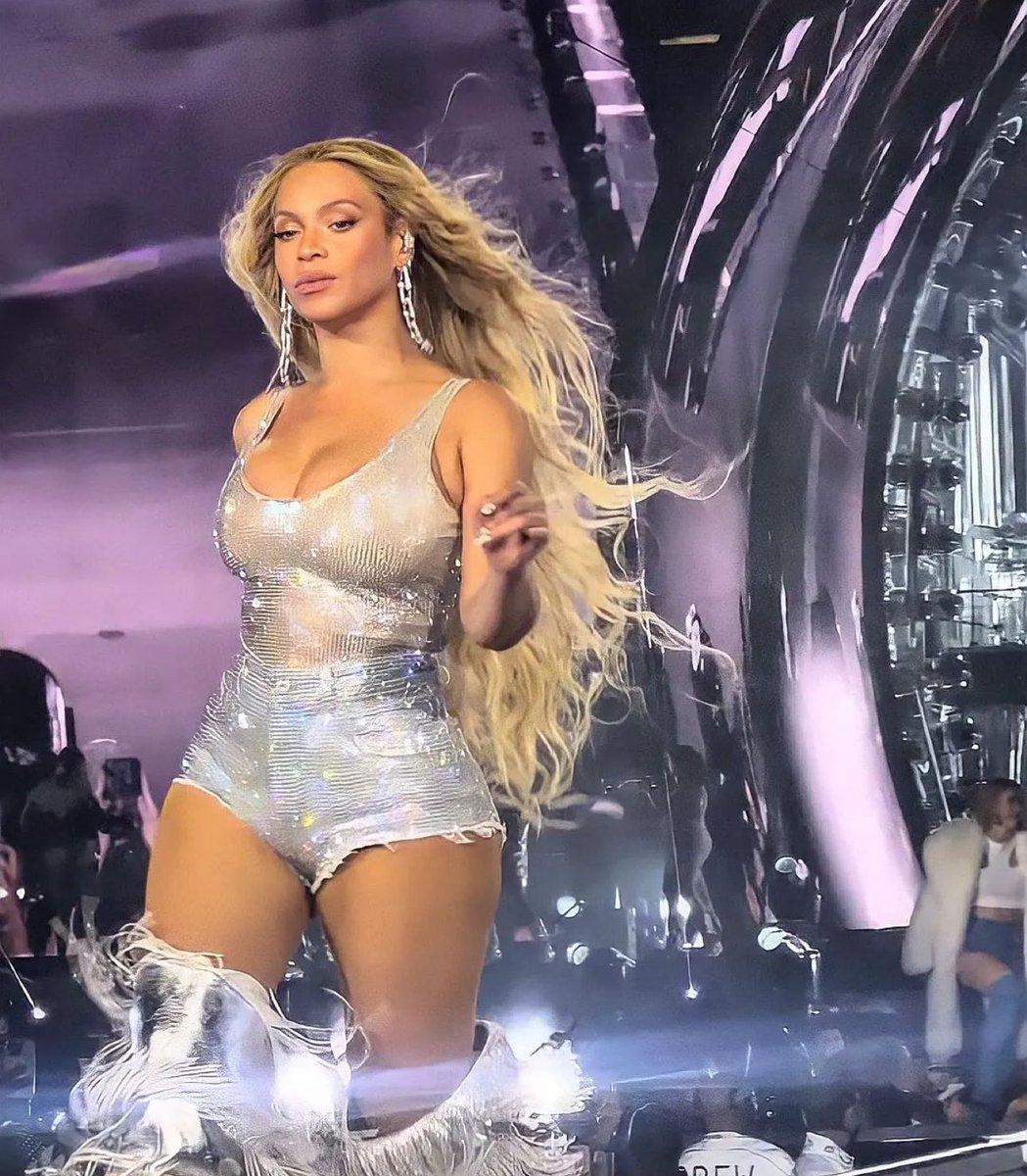 WOAAHH THIS PICTURE OF BEYONCÉ???!!!!