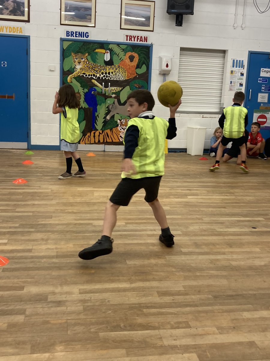 kickitsc's tweet photo. A wet afternoon in @YsgolPyB didn’t stop us having fun https://t.co/K5dXMNKmlh