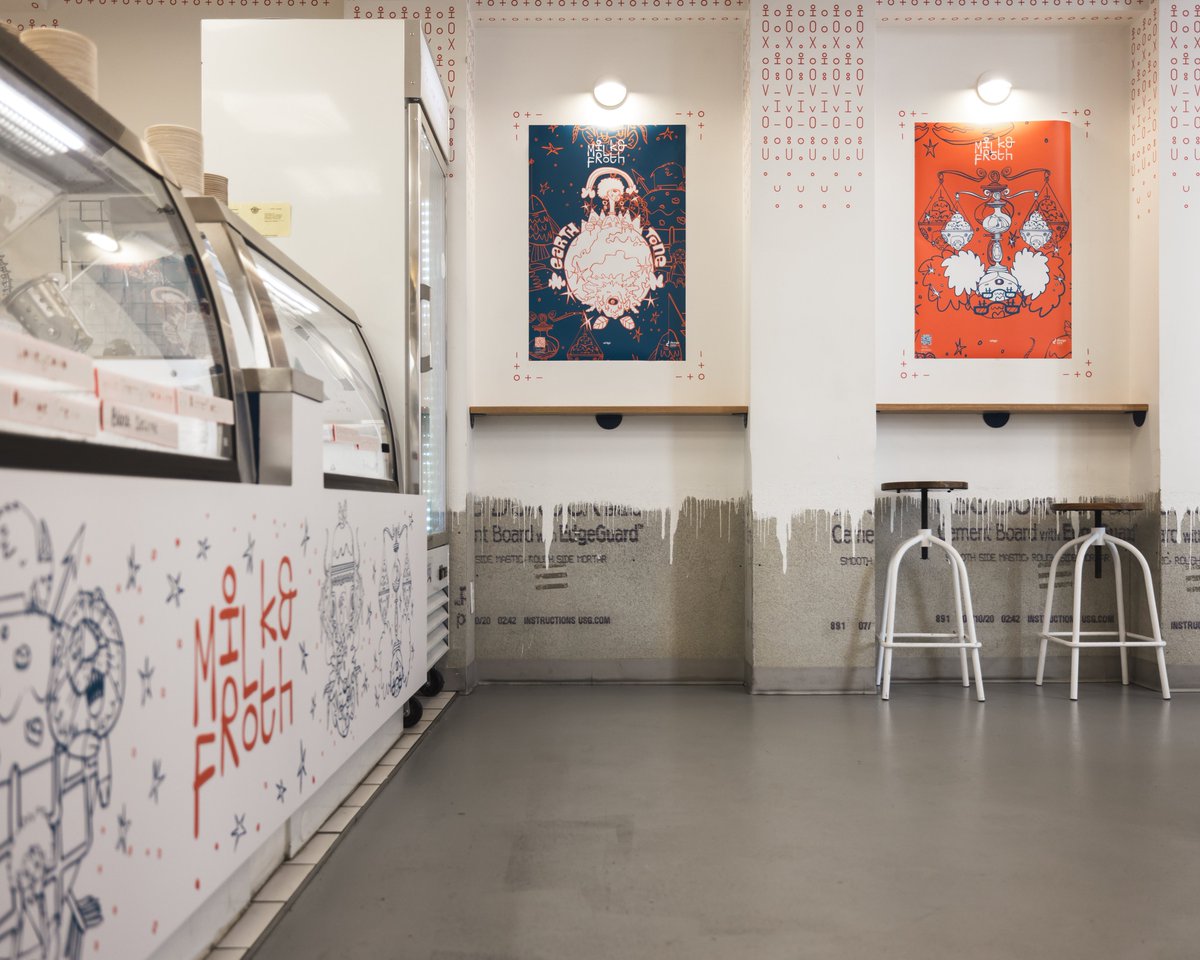 BedrockDetroit's tweet image. #MonthofDesign is in full swing in #Detroit! The Shop + See installations with @designcoredet have brought an artistic flare to downtown retailers’ storefronts! Here is a look at some of the collaborations that you can see! 🛍️

Milk + Froth x @tonywhlgn 
@TheLipBar  x Natalie…