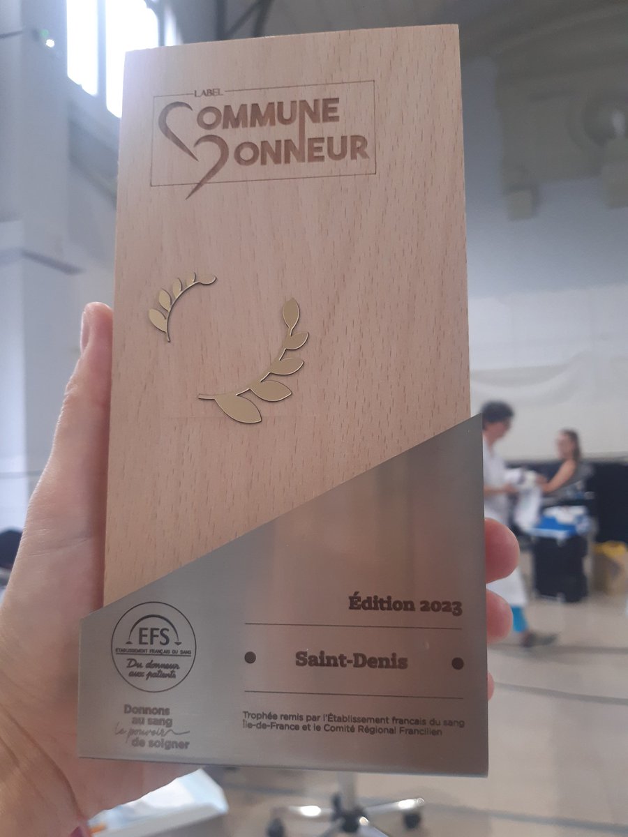 BONTINCKKaty's tweet photo. |🩸DON DU SANG| Encore une collecte @EFS_dondesang réussie grâce à des Dionysien•es solidaires ! 
Avec mes collègues élus, nous avons donné notre sang et rappelé le label 🥇 2023 obtenu par @VilleSaintDenis pour notre engagement. https://t.co/N7r8i0vnFd