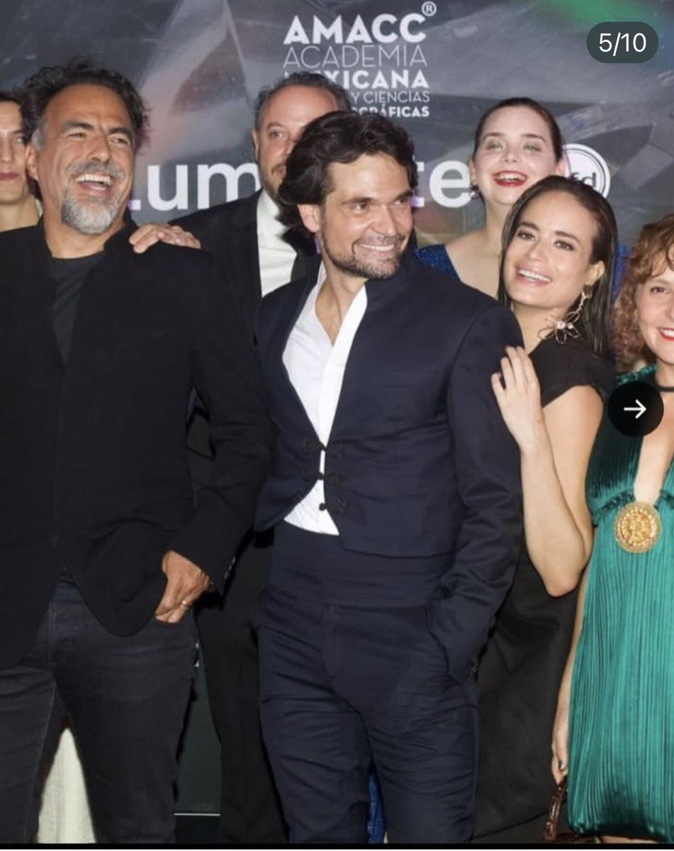 alejandraaceves's tweet image. Hermosa mi amiga la actriz @fridastrid con accesorios de mi diseño, en los Arieles.
Aquí con #Iñárritu