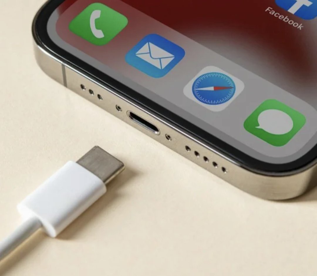 Paying 1000$ dollar for a USB-C port isn't worth it at all. What's your opinion about it?
#iPhone15Pro #AppleEvent