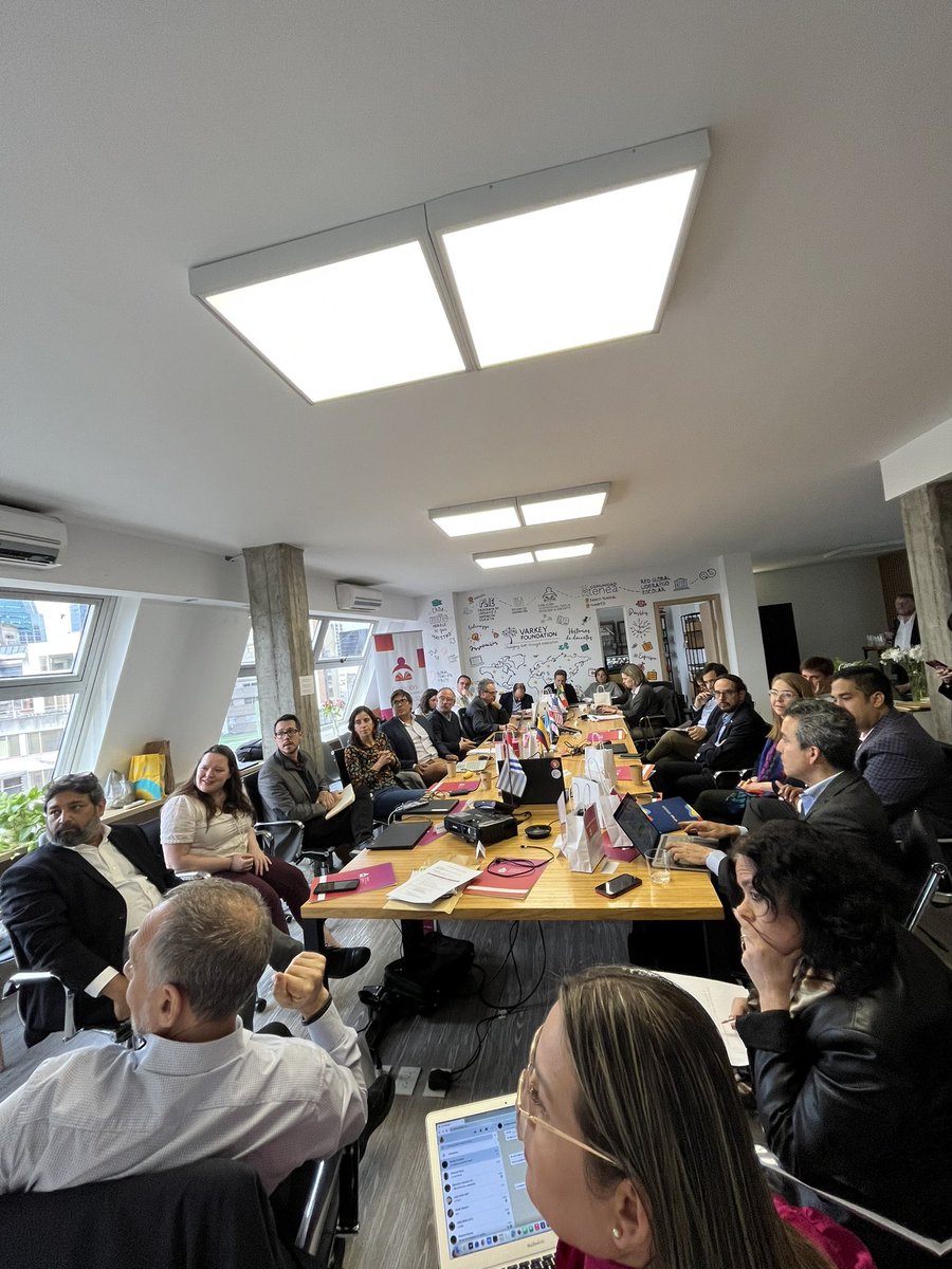 Reencuentro de la Coalición Latinoamericana para la #ExcelenciaDocente: representantes de 14 países nos juntamos a trabajar en Buenos Aires. Ya más de 4 años de trabajo y vamos por más. 💪🏻