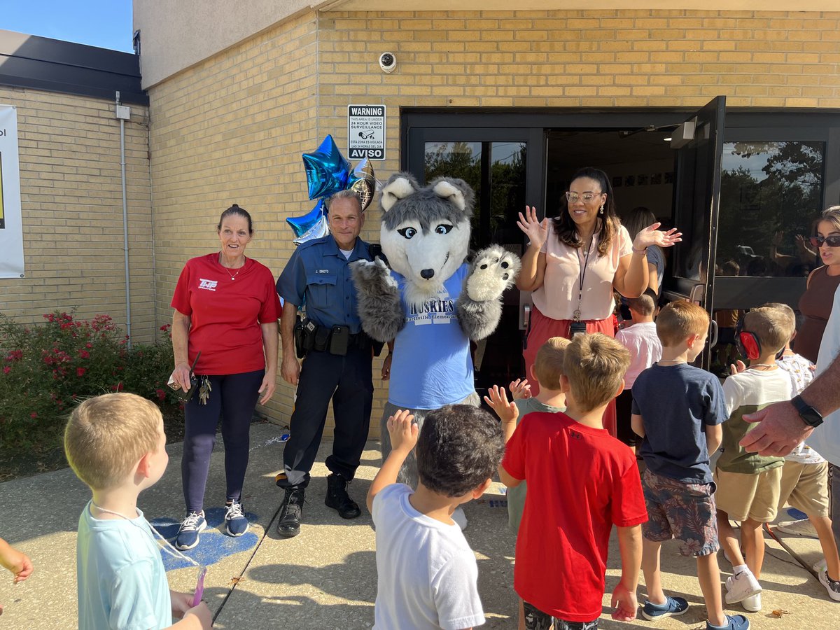 HurffvilleElem's tweet photo. Hurffville principal Dr. Naté Switzer, school mascot Hero, and all of our wonderful Huskies came together this morning to officially raise the school flag and kick off the 2023-2024 school year! We also welcomed our kindergartners…the newest huskies. #hurffvilleelem https://t.co/UO83zEtlOi