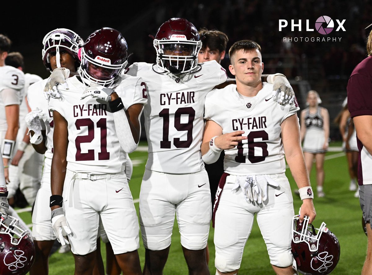 vypesideline's tweet photo. Football Season is back in full swing 🙌🙌

Check out these photos from Cy Woods vs Cy-Fair at 
https://t.co/9sEVYMuszc

#sportsphotography #sportsphotographer #footballseason #htxhsfootball #htxfootball #hsfootball #txhssports #htxsports #footballszn #txhsfb #txhscheer #cheer https://t.co/LIAQWx79VF