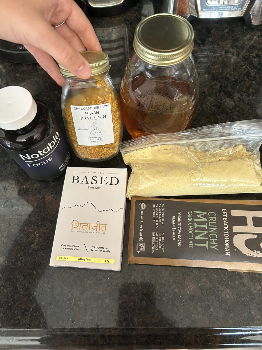 rafdelafuente's tweet photo. Current stack before hitting the gym~

•Notable focus
•Shilajit
•1 tspn of Raw honey + bee pollen
•1 tspn of Pine Pollen
•1 square of Hu dark chocolate

Barking at everyone during my workout https://t.co/Vlsd9wEhC9