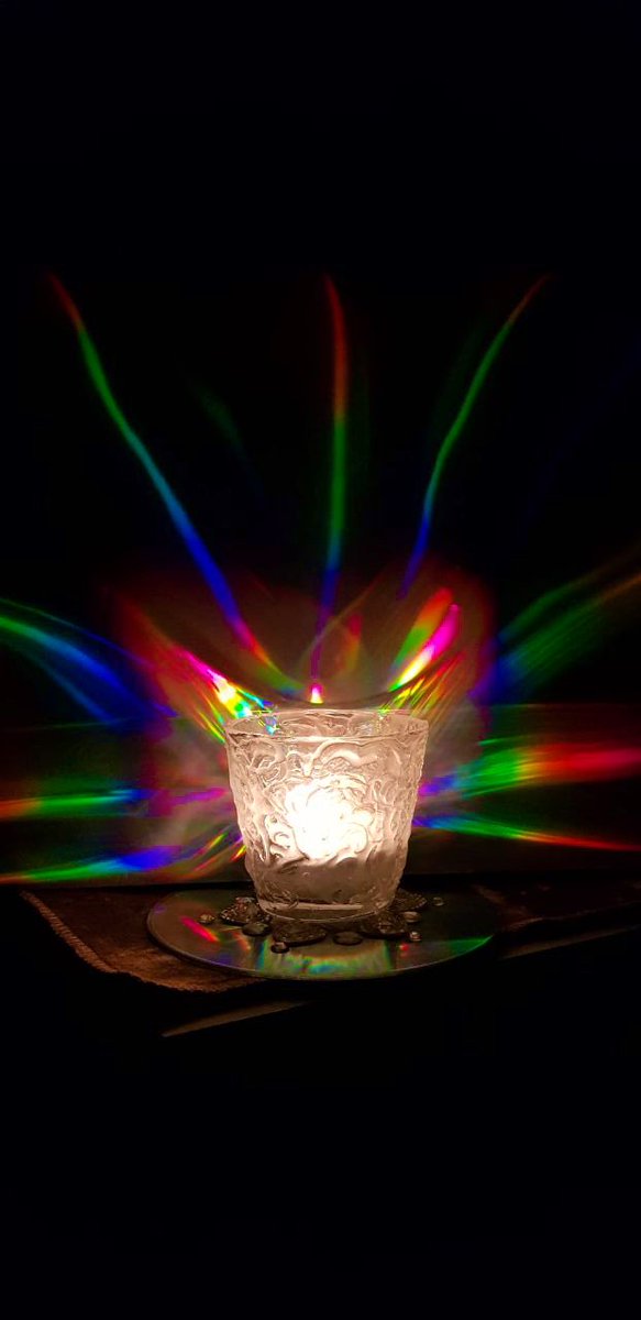 Başka bir zaman çizelgesinde, bu dünyadaki durumun tamamen farkında olan ve aslında diğer taraftan bir şekilde yardım etmeye çalışan bir versiyonunuz olduğunu bilmenizi istiyorum.