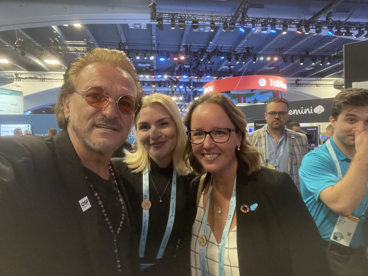 seander01's tweet photo. Just hanging out at #Dreamforce with Bono and Kelly Chartrand! https://t.co/KbTx6m7ZOt