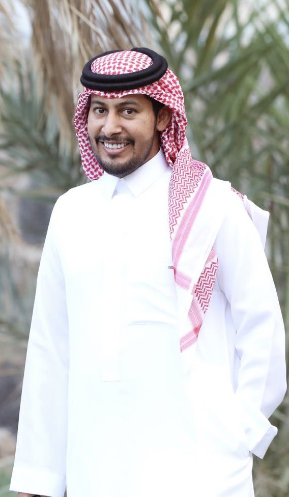 مزاجي اللي .. صايرٍ بين " نارين " !
محتاج له رقية مطوع | وجرعه |

معاد اعرف اللي بغيته من سنين
كني عقيدٍ ضاع >> سيفه ودرعه

احيان ودي ياخذ اليوم يومين
واحيان ابا الايام تمشي بسرعه ..!

افهق قراراتي لـ " بكره وبعدين " !
والوقت من يضمن قرارت شرعه

مات الشغف مدري فقدت الموازين
وش