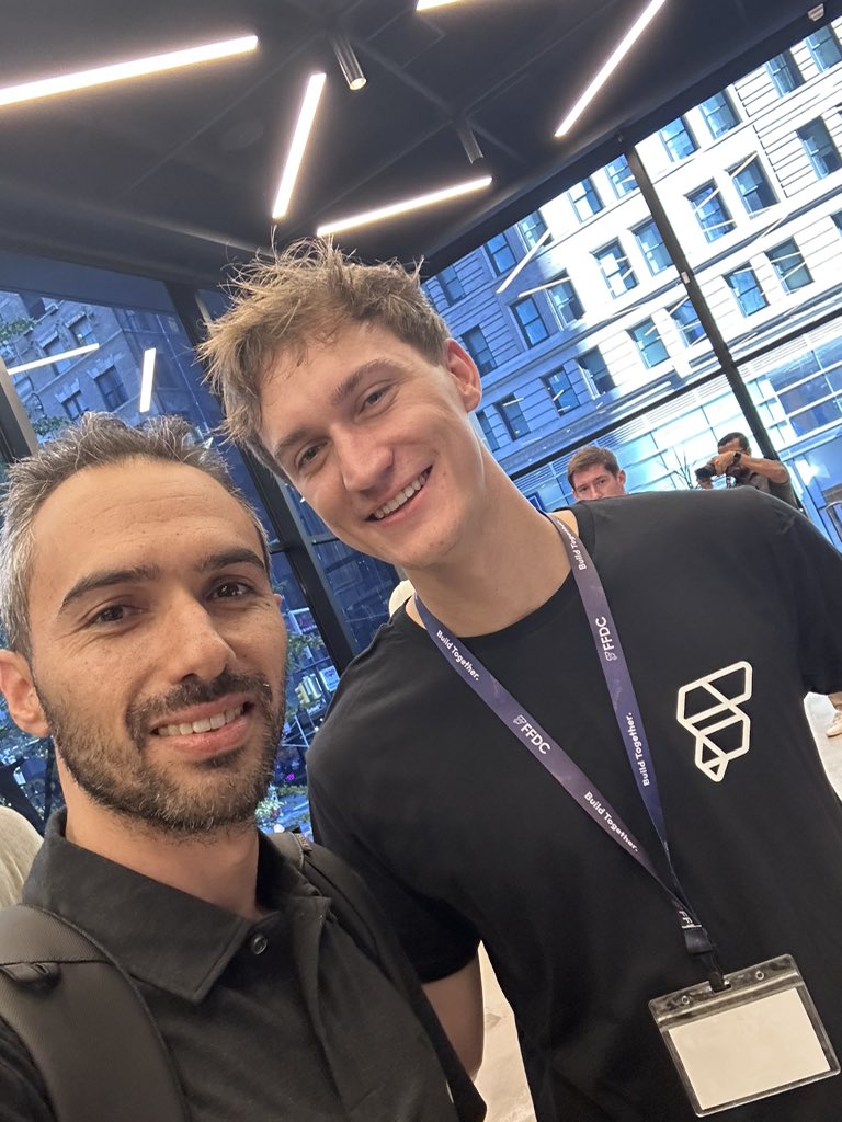 kareem_lazaar's tweet photo. First team member of #flutterflow to meet at the #ffdc2023 https://t.co/uw43N1xQZW