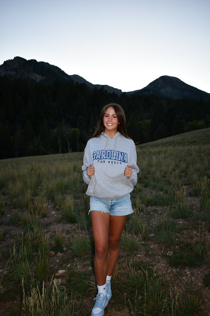 Bella Devey tweet media