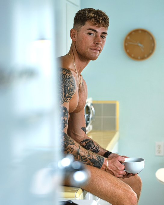 Early bird gets the worm (and the coffee) ☕️ https://t.co/GNHYuSoPa6