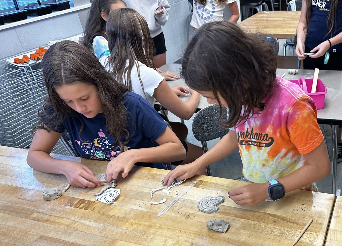 Today the 5th grade Art/Garden Discovery Club students started to create “Plum” themed ceramic wind chimes for the HP Courtyard 🪴<a href="/JessPilyih/">Jessica Pilyih</a>