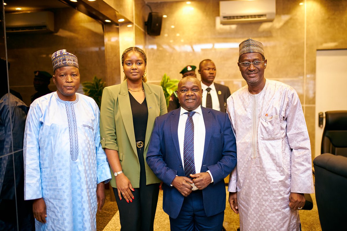 Arch_Dangiwa's tweet photo. Towards a more holistic, harmonized, and knowledge-driven approach to housing reform, I've been engaging with Ministry staff and external stakeholders to review housing policies, whitepapers, and reports. Today we met with FMDQs to review the 10-Year National Housing Strategy. https://t.co/6qLcGeOfeo