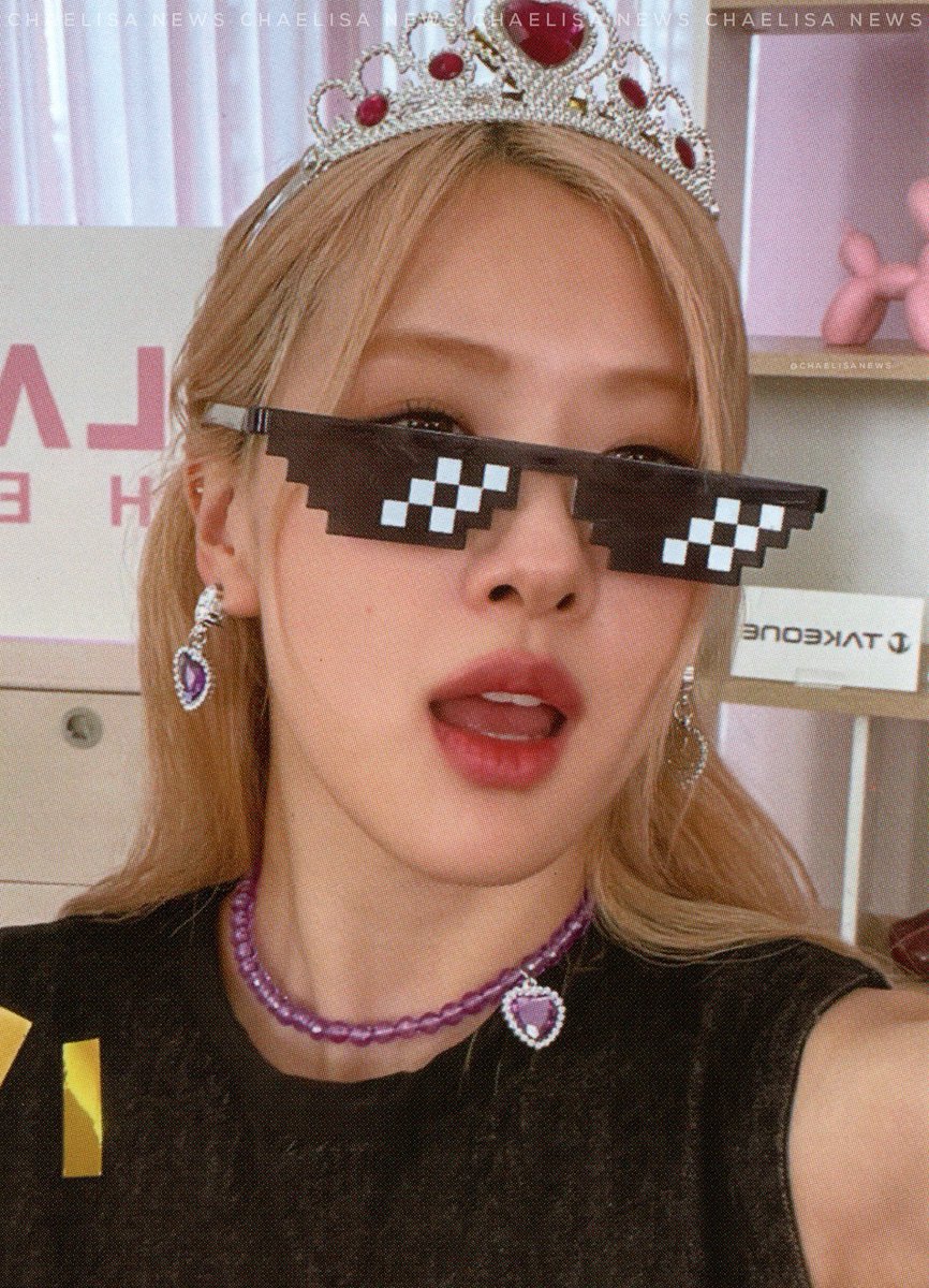 rshourly's tweet photo. baby #ROSÉ https://t.co/QkI8coJxZy