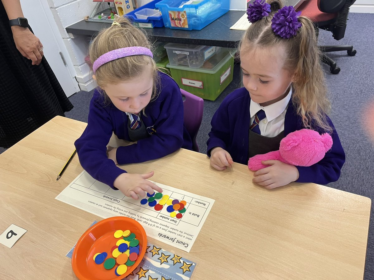 Emmaus_School's tweet photo. ✏️Miss Fitzgerald’s class have been learning how to count forwards and backwards this week! We used counters to represent each number and tried to write them in digits and words! ✏️ #emmausyearone #emmausmaths https://t.co/ecvVmT1pfs
