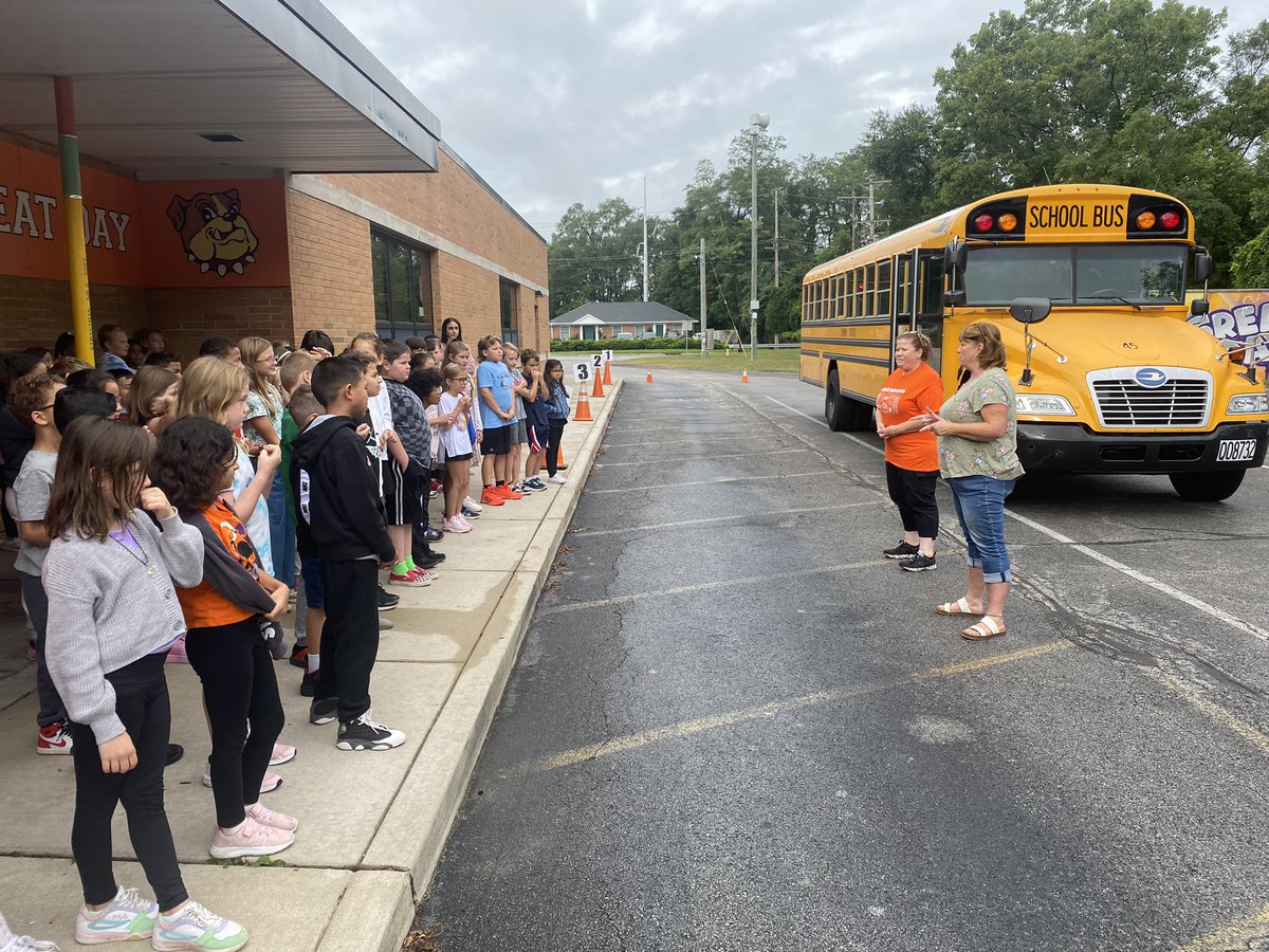 Stranahan3rdGrd's tweet photo. Our third graders learned a lot during the bus safety presentation with our Transportation Department today!! 🚌 https://t.co/VU3W0M6pTO