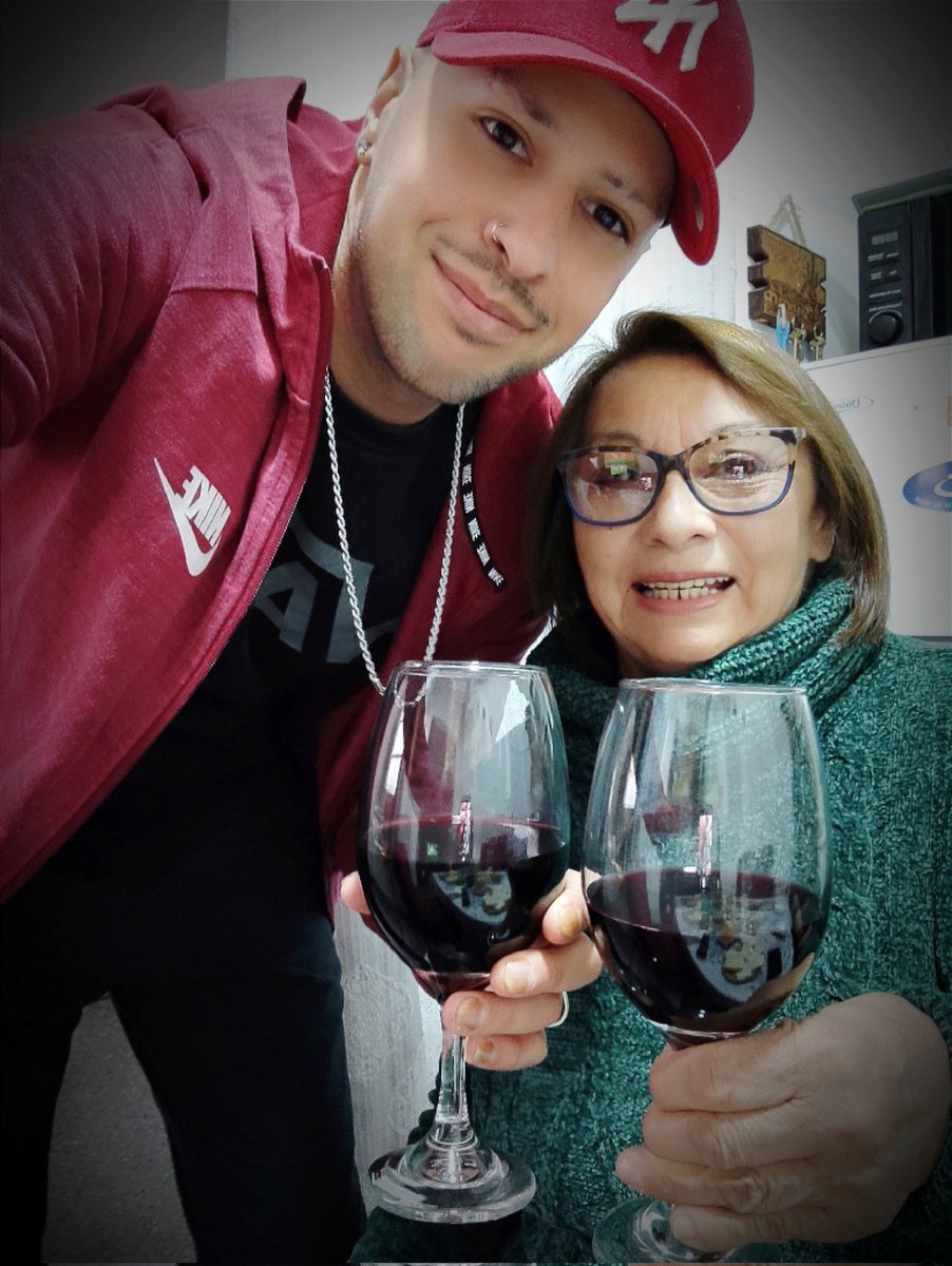 MaRTiiN1922's tweet photo. Cuando necesiten amor del bueno siempre miren a la abuela...JAMAS FALLA 

Feliz cumple a mi reina #numero77👵🏻🍰 https://t.co/Ep5mAHi4YV