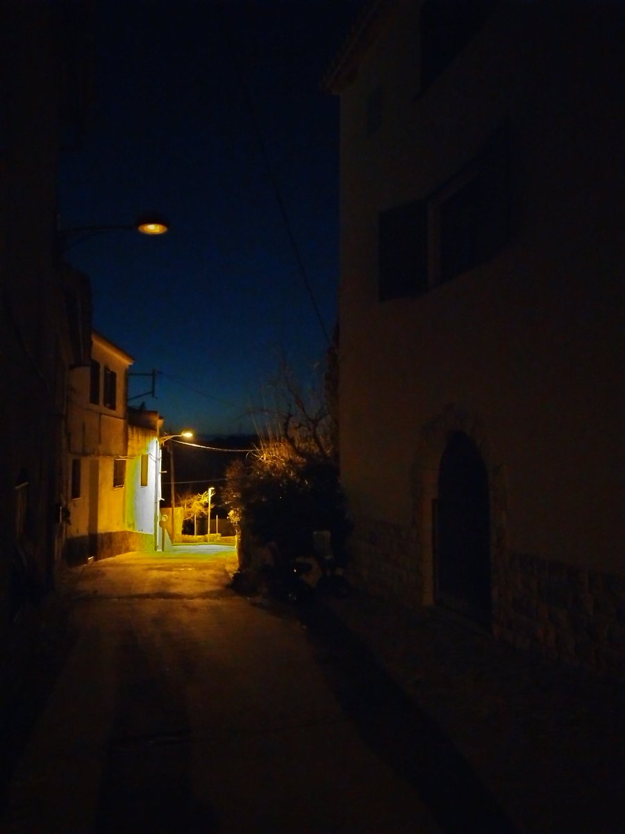 misaliko's tweet photo. Mi aŭdas malbonajn novaĵojn nur de kelkaj tagoj... Bonan nokton! https://t.co/uMwTbl36sv