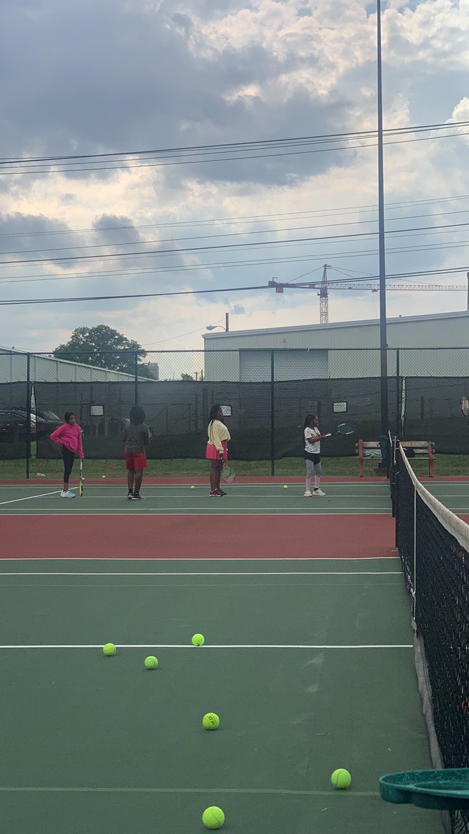 AE_Tennis's tweet photo. Our future Roadrunners, as in Vine Middle School learning the game of tennis as well @VineMSKnox #FallWorkouts https://t.co/L7PZouXoa6