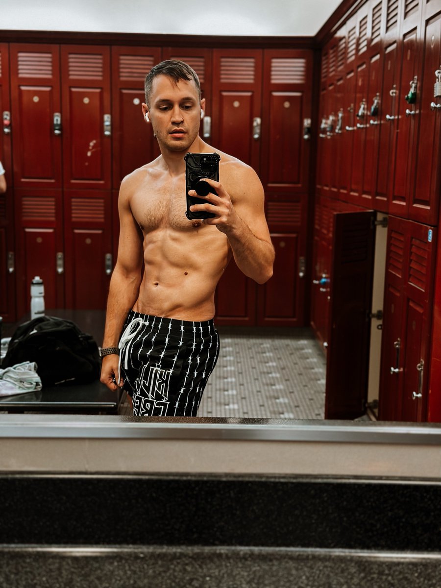 thecamcamera's tweet photo. Striving for progress, not perfection. #gym #twittergay #gymmotivation #fitnessmotivation #killcrew https://t.co/yFpX8KGgXd