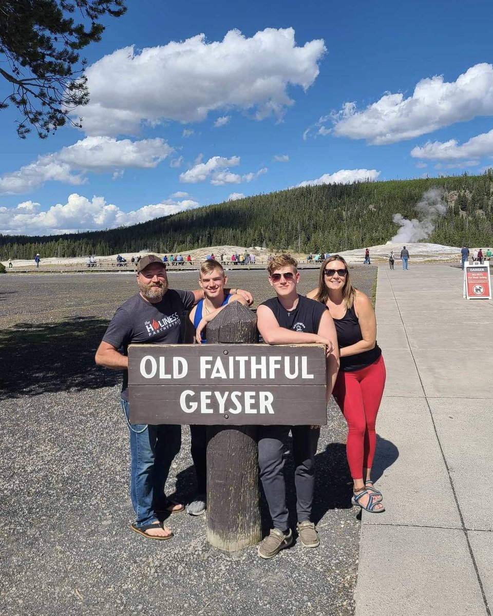 We love spotting people wearing our #tHP T-shirts! 🧡

(Pictured are Rev. Jared K. Henry and church member, Ina Blackard, and Rev. Rich Stadler and family)