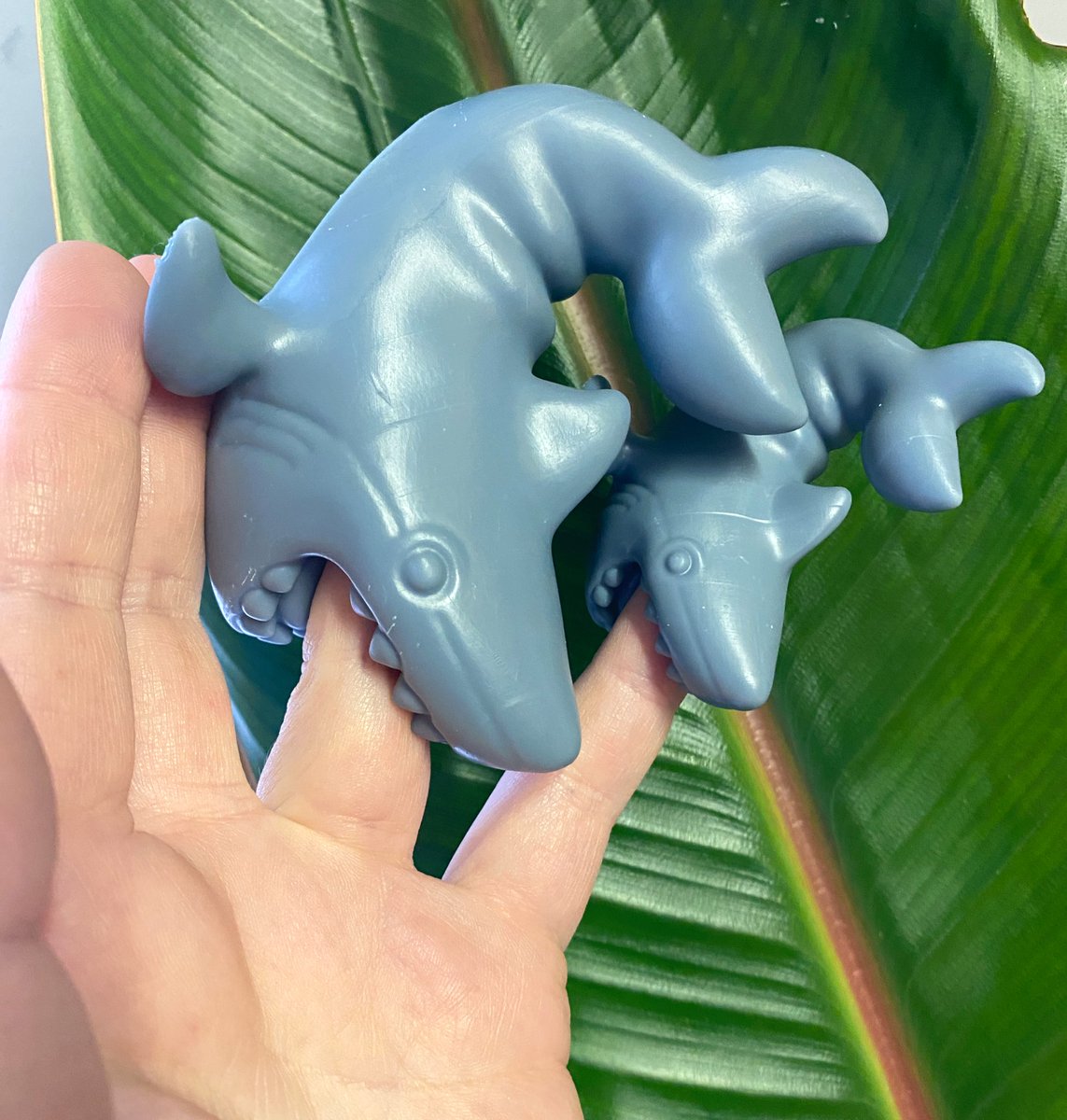 AlchemistEchid's tweet photo. Quint lives! Our first vibe/mini pen model available in small (vibesleeve) and micro sizes. 

🌊🦈🌊

Original sculpt by @DeviantGardens, with modifications. https://t.co/gqOY6KWUr0