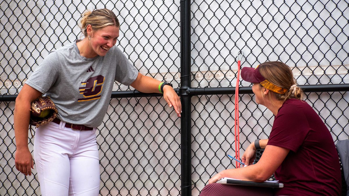 CMUSoftball's tweet image. Every single day we have together is the best day - the softball is just added fun!

#FireUpChips🔥⬆️🥎