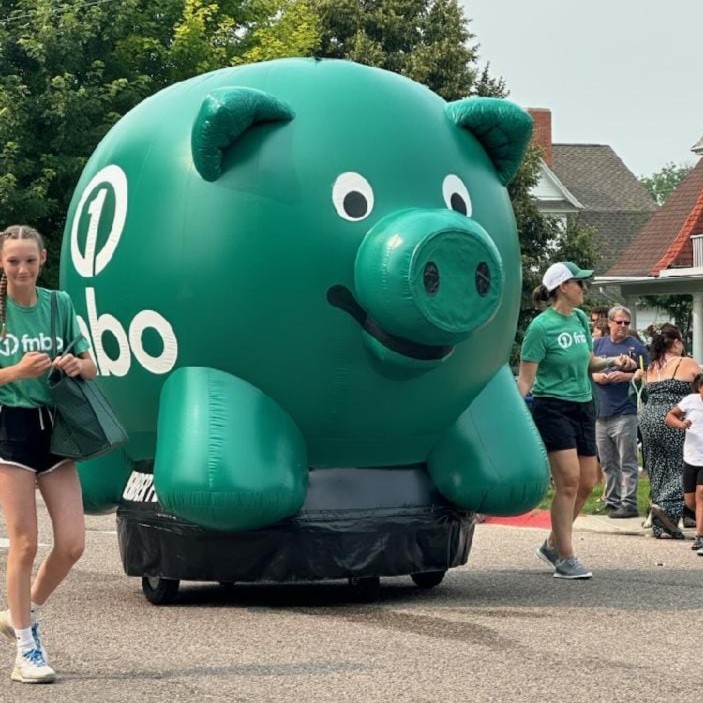 fnbo's tweet image. Join Penny on her summer adventure and discover the world through our trusty little piggy bank&apos;s eyes! 🌍✨ #PennyThePiggyBank #AdventuresOfPenny #InsideView