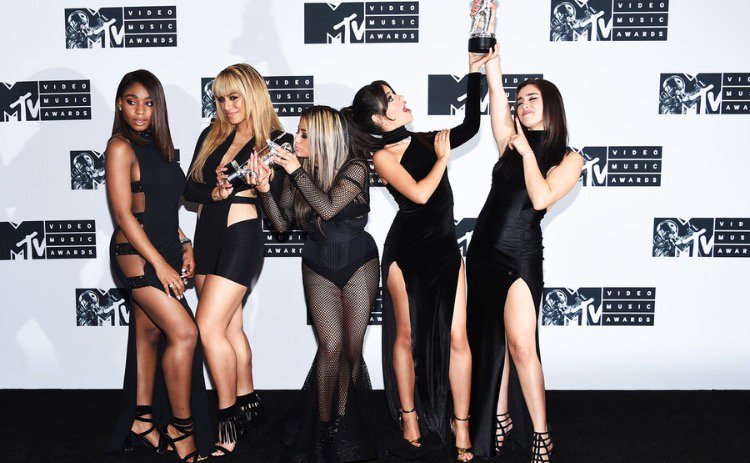 djanefvz's tweet photo. dia de vmas é dia de relembrar da girlgroup da década passada.

você sempre será famosa fifth harmony ☝🏻 https://t.co/EG7hz8LXmR