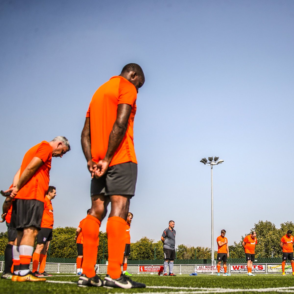 Before kick-off on Saturday, we fell silent to remember all of the children who sadly lost their lives whether before, during or shortly after birth. 🕊️ Photographer: @Grassrootsandb1 🧡💙