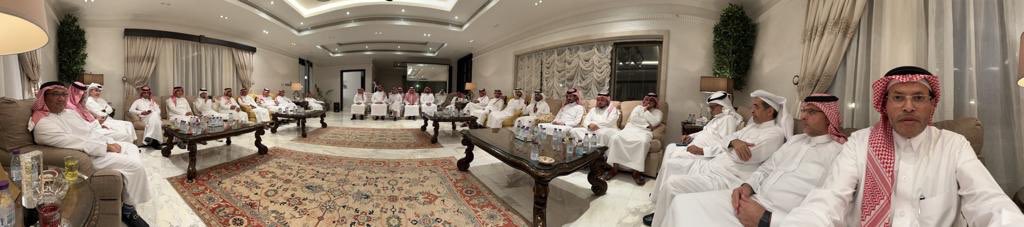 TayebMonther's tweet photo. تشرفت الثلوثية بحضوركم وحديث شيق حول الذكاء الاصطناعي واثره على صناعة التواصل وكيفية الاستفادة من التقنية في دعم اعمالنا الابداعية مع قامات صناعة التواصل والتسويق في المنطقة. كل الشكر لك اخي @alayedm على طرحك ولاخواني الحضور لاثراءكم النقاش. واتفقنا بانه لاغناة عن العنصر البشري في خطاب المشاعر واستثمار الذكاء العاطفي