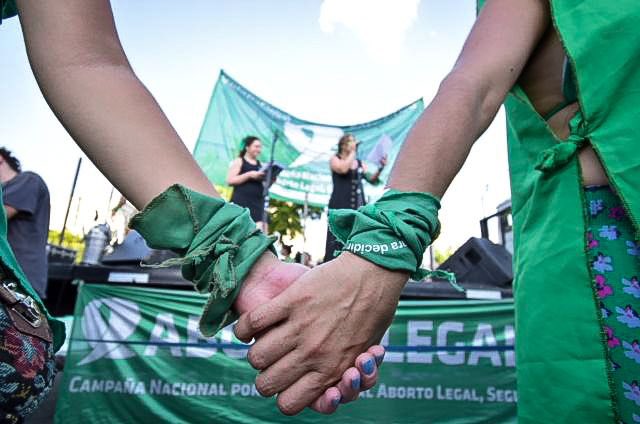 choquei's tweet photo. 🚨AGORA: Prestes a se aposentar, Rosa Weber, presidente do STF, liberou para julgamento a ação que trata da descriminalização do aborto no Brasil em até 12 semanas de gestação. https://t.co/my0zMPywDq