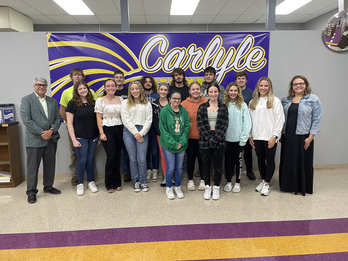 ILPFoundation's tweet photo. We got to visit with great students and educators today during visits with journalism grant checks from @ILFarmBureau and the Foundation to Edwardsville, Carlyle, Harrisburg and Carterville. https://t.co/JmNze63LLA
