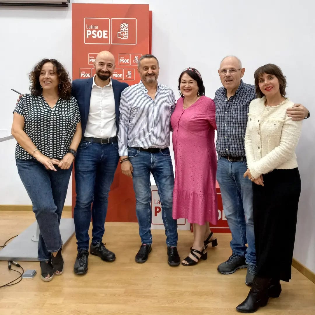 pebarrero's tweet photo. Enhorabuena al nuevo equipo de vocales vecinxs @psoelatina:
@jromeram
@rojo_cherry
@Manlio
@Purione
#MariaEdilma
Agradecimiento a la militancia por su apoyo y participación. 
Seguimos trabajando para transformar junto a colectivos vecinales y sociales el Distrito Latina https://t.co/Y57vtYqgtB
