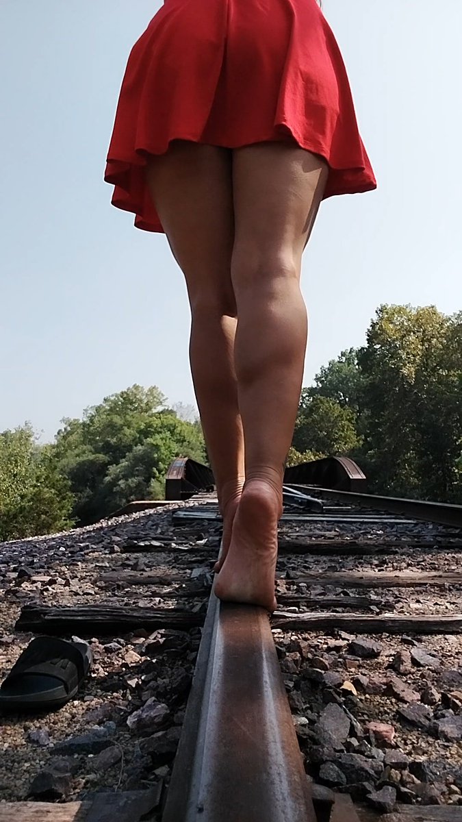 BluntNBalanced's tweet photo. Headed to you.
#girlsfeet #pies #goddess #goddessworhip #prettytoes #prettyfeet #littlefeet #soleforsoul #explore #wrinkles #prettylittlefeet #soles https://t.co/Pfuqbbe5HF