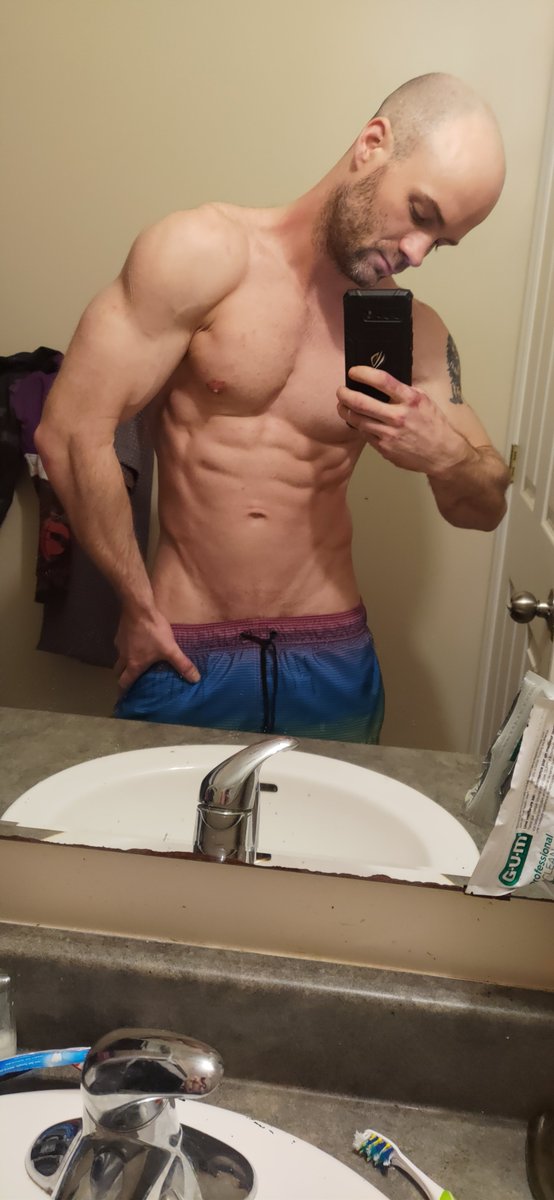 pe_irelandboi's tweet photo. Hello twitter🔺👁️‍🗨️ #hussiemodels #onlyfansmodel #LGBT #ContentCreator #canadianmuscle #illuminati #Illumination #SuccessTRAIN #model https://t.co/keQFBvlpN4